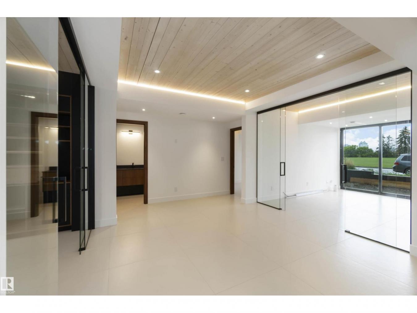 Edmonton, AB, T6C 4C8, Canada, 3 Bedrooms Bedrooms, ,3 BathroomsBathrooms,Residential,For Sale,1994304