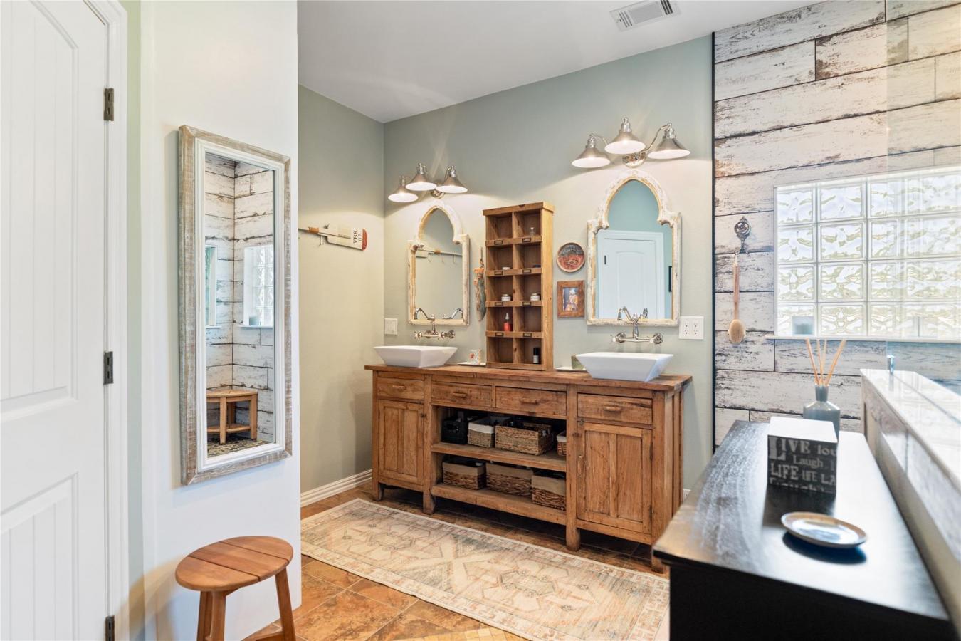 Crosby, Texas, 77532, United States, 5 Bedrooms Bedrooms, ,3 BathroomsBathrooms,Residential,For Sale,1994302