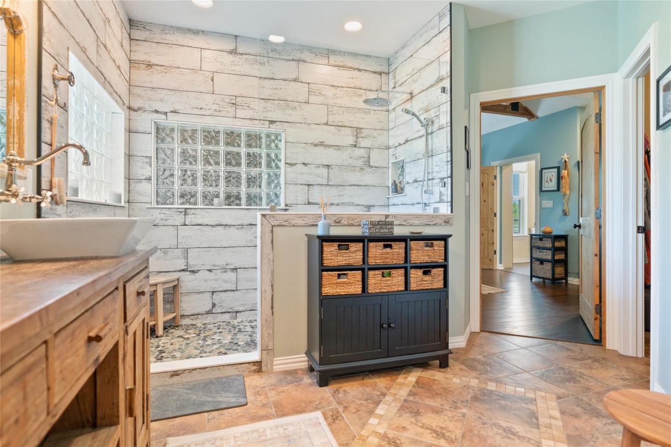 Crosby, Texas, 77532, United States, 5 Bedrooms Bedrooms, ,3 BathroomsBathrooms,Residential,For Sale,1994302