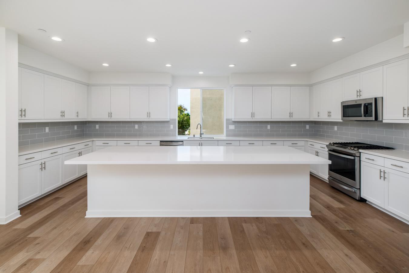 Carlsbad, San Diego, 92009, United States, 3 Bedrooms Bedrooms, ,4 BathroomsBathrooms,Residential,For Sale,2002576