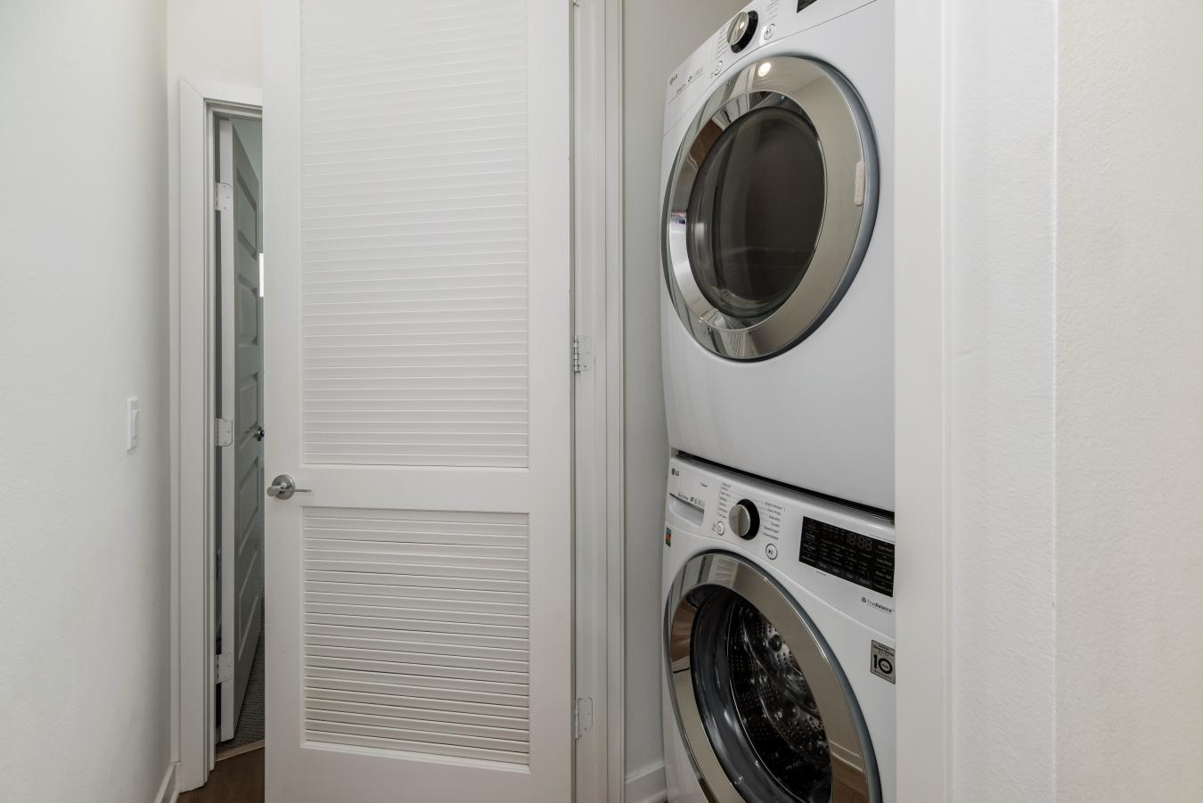 Carlsbad, San Diego, 92009, United States, 3 Bedrooms Bedrooms, ,4 BathroomsBathrooms,Residential,For Sale,2002576