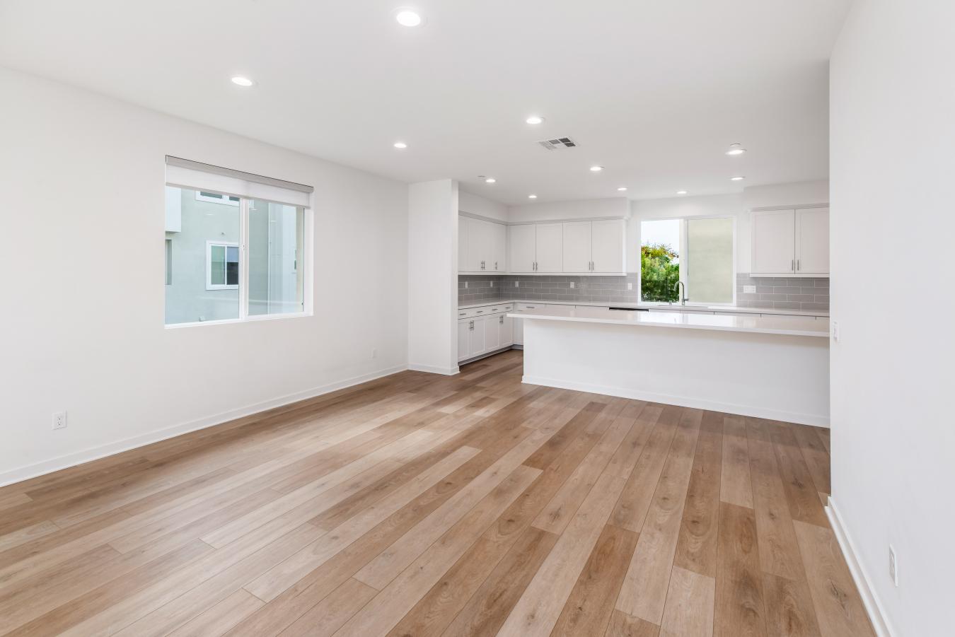 Carlsbad, San Diego, 92009, United States, 3 Bedrooms Bedrooms, ,4 BathroomsBathrooms,Residential,For Sale,2002576