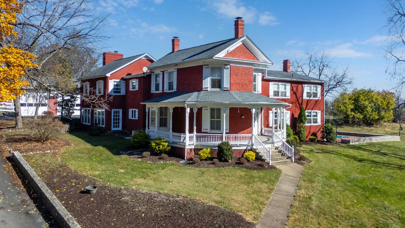 Staunton, Virginia, 24401, United States, 6 Bedrooms Bedrooms, ,5 BathroomsBathrooms,Residential,For Sale,1994296
