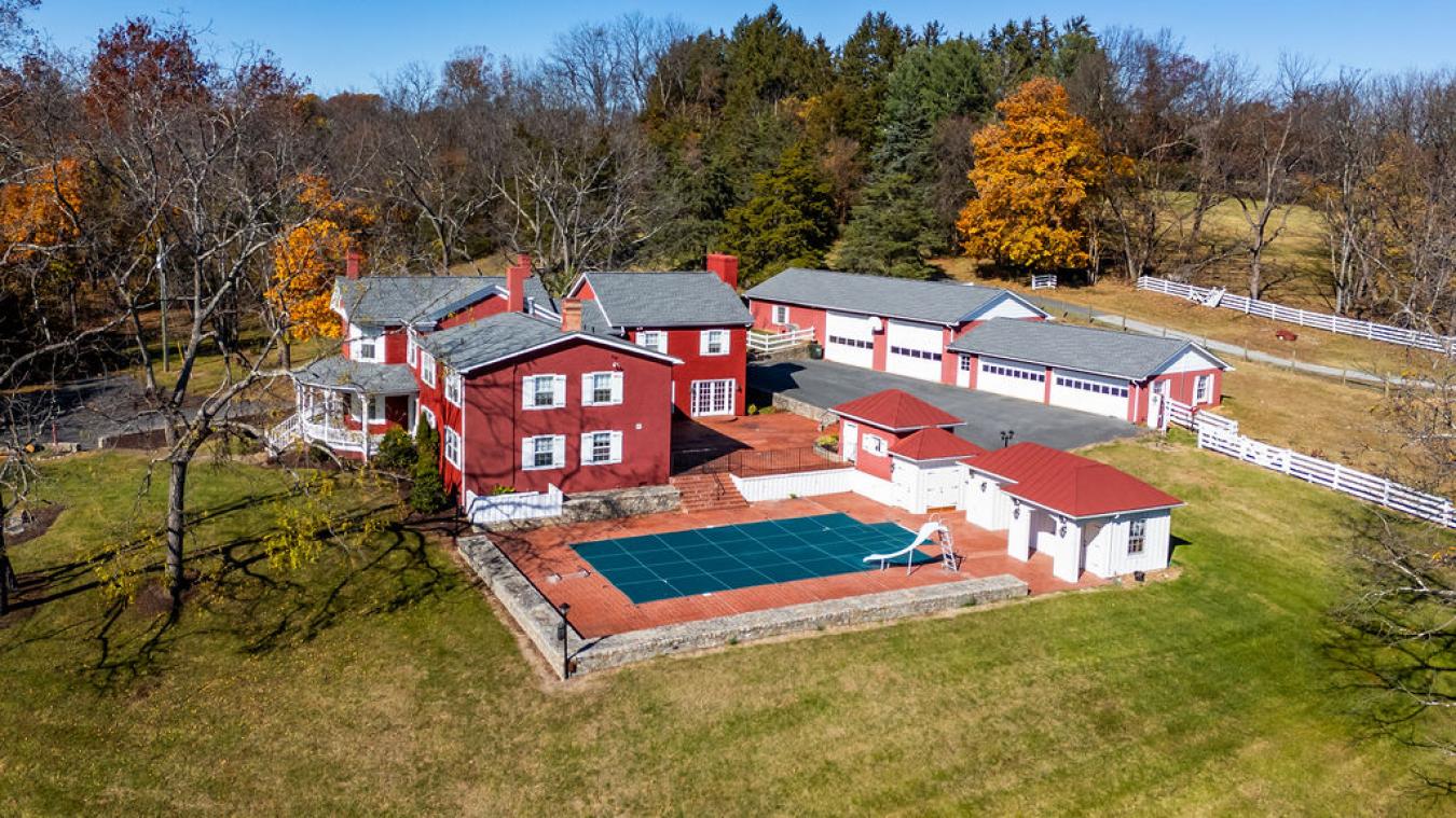 Staunton, Virginia, 24401, United States, 6 Bedrooms Bedrooms, ,5 BathroomsBathrooms,Residential,For Sale,1994296