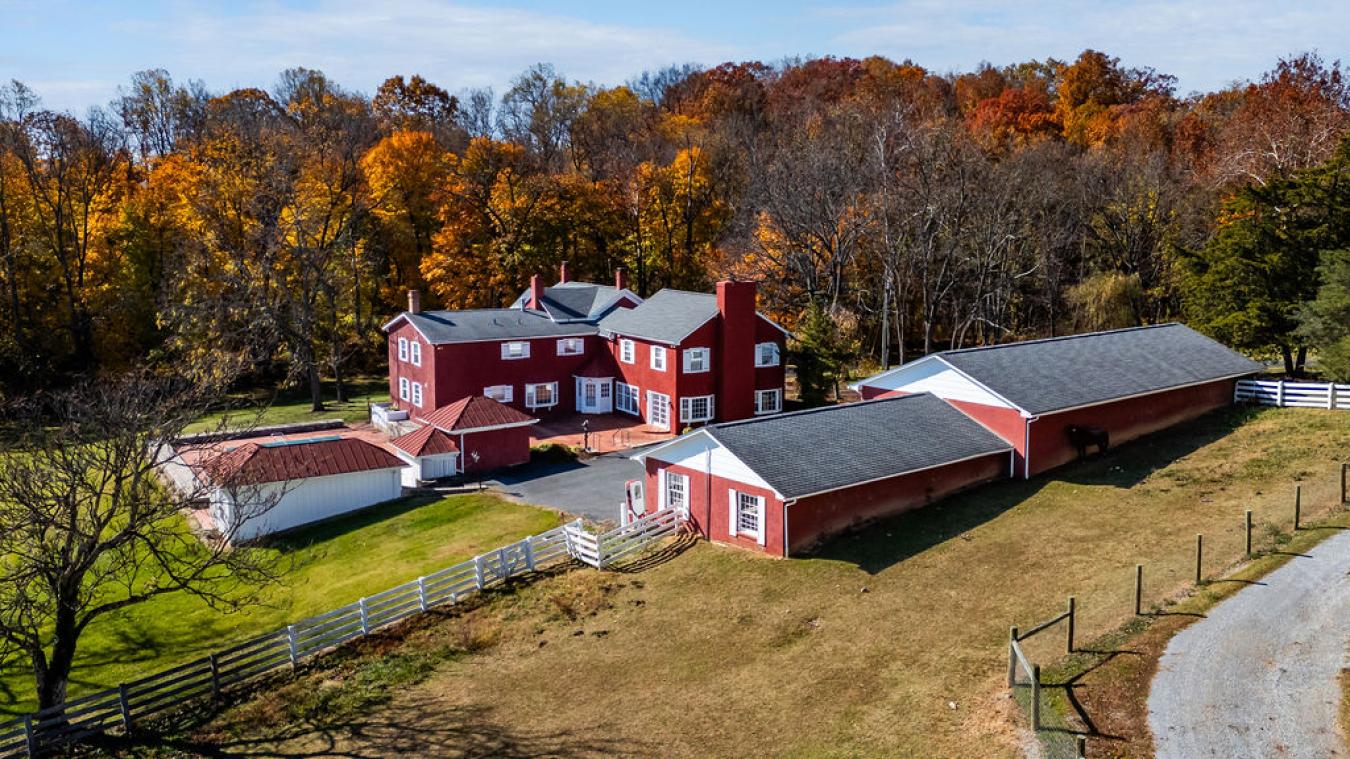 Staunton, Virginia, 24401, United States, 6 Bedrooms Bedrooms, ,5 BathroomsBathrooms,Residential,For Sale,1994296