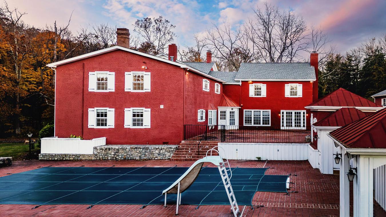 Staunton, Virginia, 24401, United States, 6 Bedrooms Bedrooms, ,5 BathroomsBathrooms,Residential,For Sale,1994296