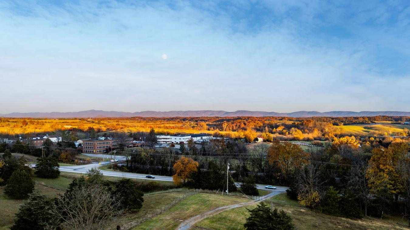 Staunton, Virginia, 24401, United States, 6 Bedrooms Bedrooms, ,5 BathroomsBathrooms,Residential,For Sale,1994296