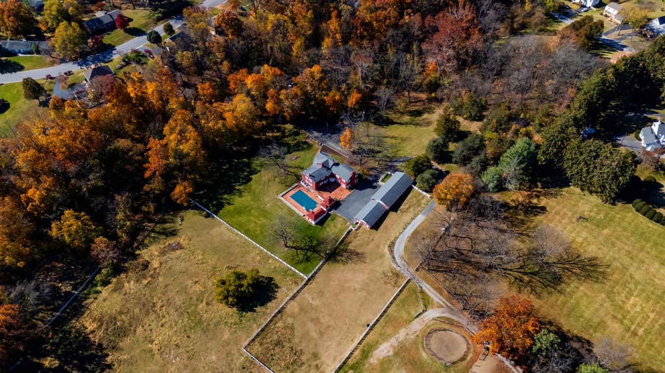 Staunton, Virginia, 24401, United States, 6 Bedrooms Bedrooms, ,5 BathroomsBathrooms,Residential,For Sale,1994296