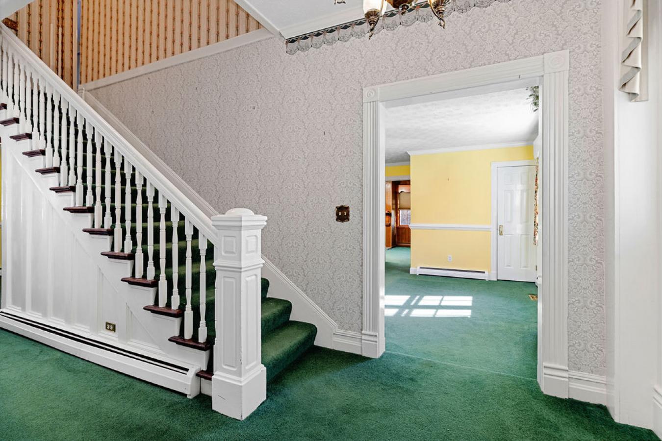 Staunton, Virginia, 24401, United States, 6 Bedrooms Bedrooms, ,5 BathroomsBathrooms,Residential,For Sale,1994296