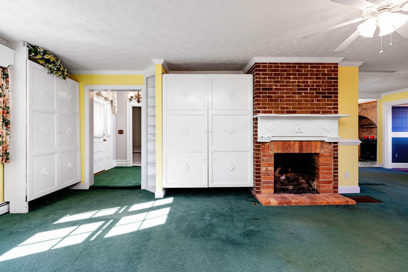 Staunton, Virginia, 24401, United States, 6 Bedrooms Bedrooms, ,5 BathroomsBathrooms,Residential,For Sale,1994296