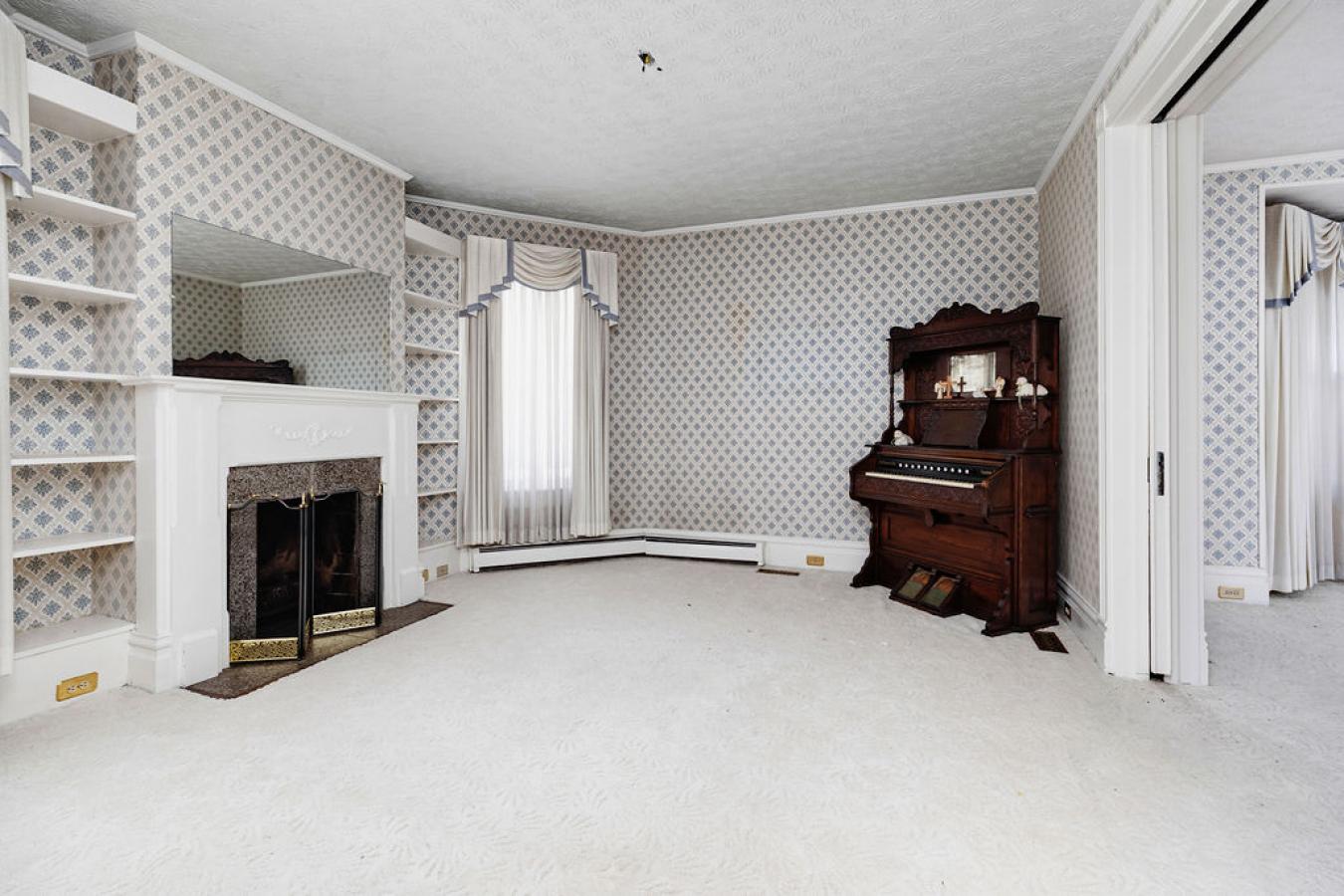 Staunton, Virginia, 24401, United States, 6 Bedrooms Bedrooms, ,5 BathroomsBathrooms,Residential,For Sale,1994296