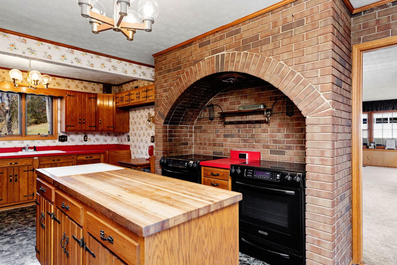 Staunton, Virginia, 24401, United States, 6 Bedrooms Bedrooms, ,5 BathroomsBathrooms,Residential,For Sale,1994296