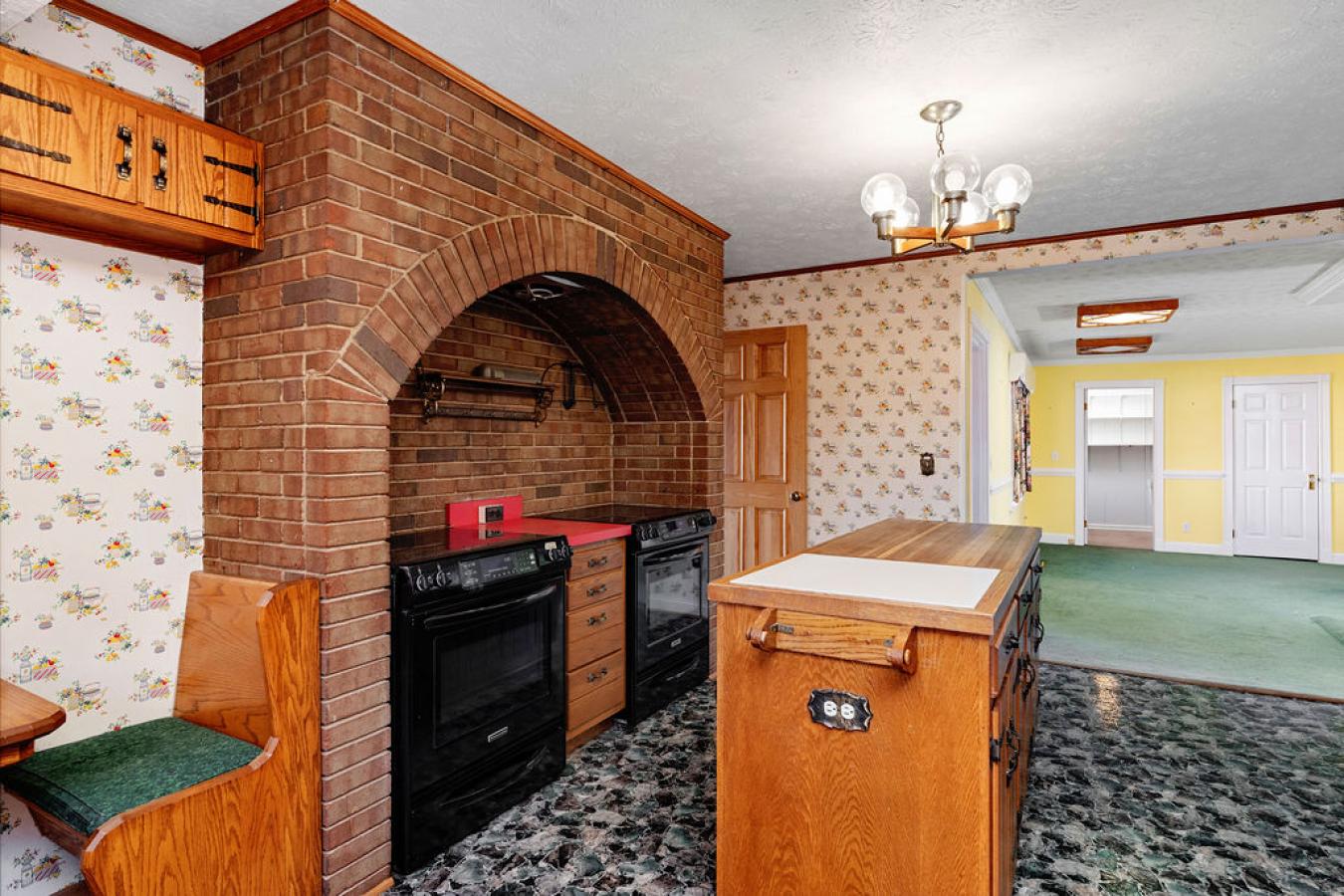 Staunton, Virginia, 24401, United States, 6 Bedrooms Bedrooms, ,5 BathroomsBathrooms,Residential,For Sale,1994296