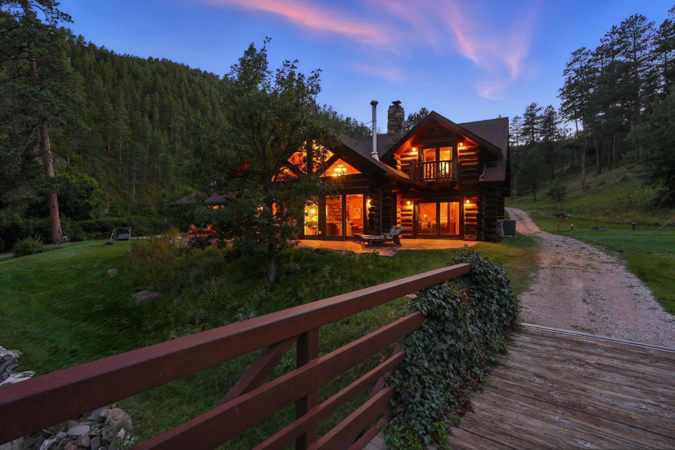 Rapid City, Pennington, 57702, United States, 4 Bedrooms Bedrooms, ,4 BathroomsBathrooms,Residential,For Sale,1994295