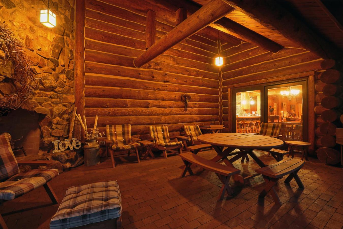 Rapid City, Pennington, 57702, United States, 4 Bedrooms Bedrooms, ,4 BathroomsBathrooms,Residential,For Sale,1994295