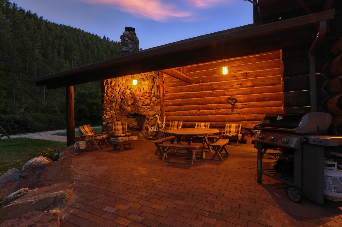 Rapid City, Pennington, 57702, United States, 4 Bedrooms Bedrooms, ,4 BathroomsBathrooms,Residential,For Sale,1994295