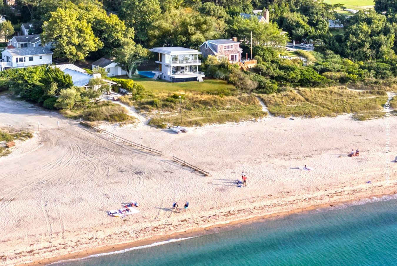 East Hampton, New York, 11937, United States, 7 Bedrooms Bedrooms, ,4 BathroomsBathrooms,Residential,For Sale,1995211