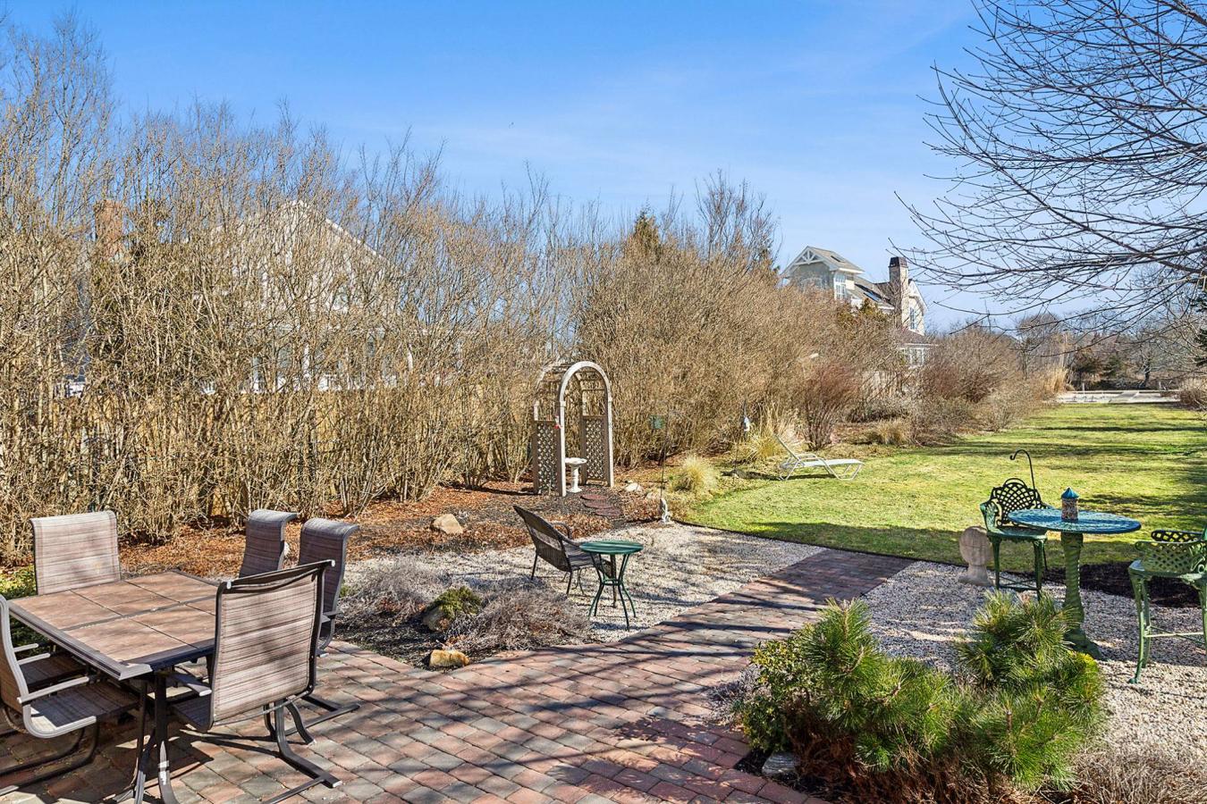 VillageofWesthamptonBeach, New York, 11978, United States, 2 Bedrooms Bedrooms, ,2 BathroomsBathrooms,Residential,For Sale,1995202