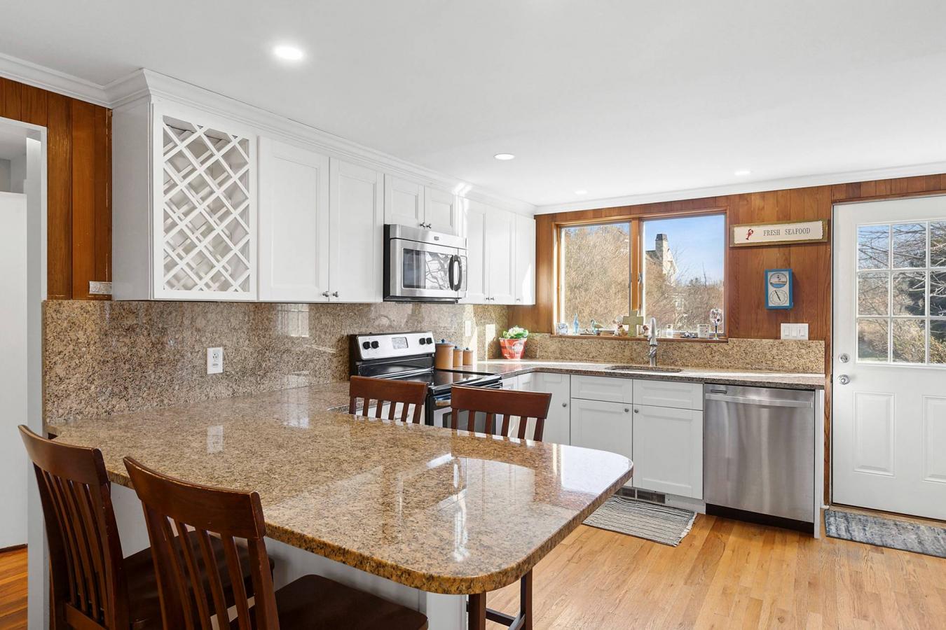 VillageofWesthamptonBeach, New York, 11978, United States, 2 Bedrooms Bedrooms, ,2 BathroomsBathrooms,Residential,For Sale,1995202