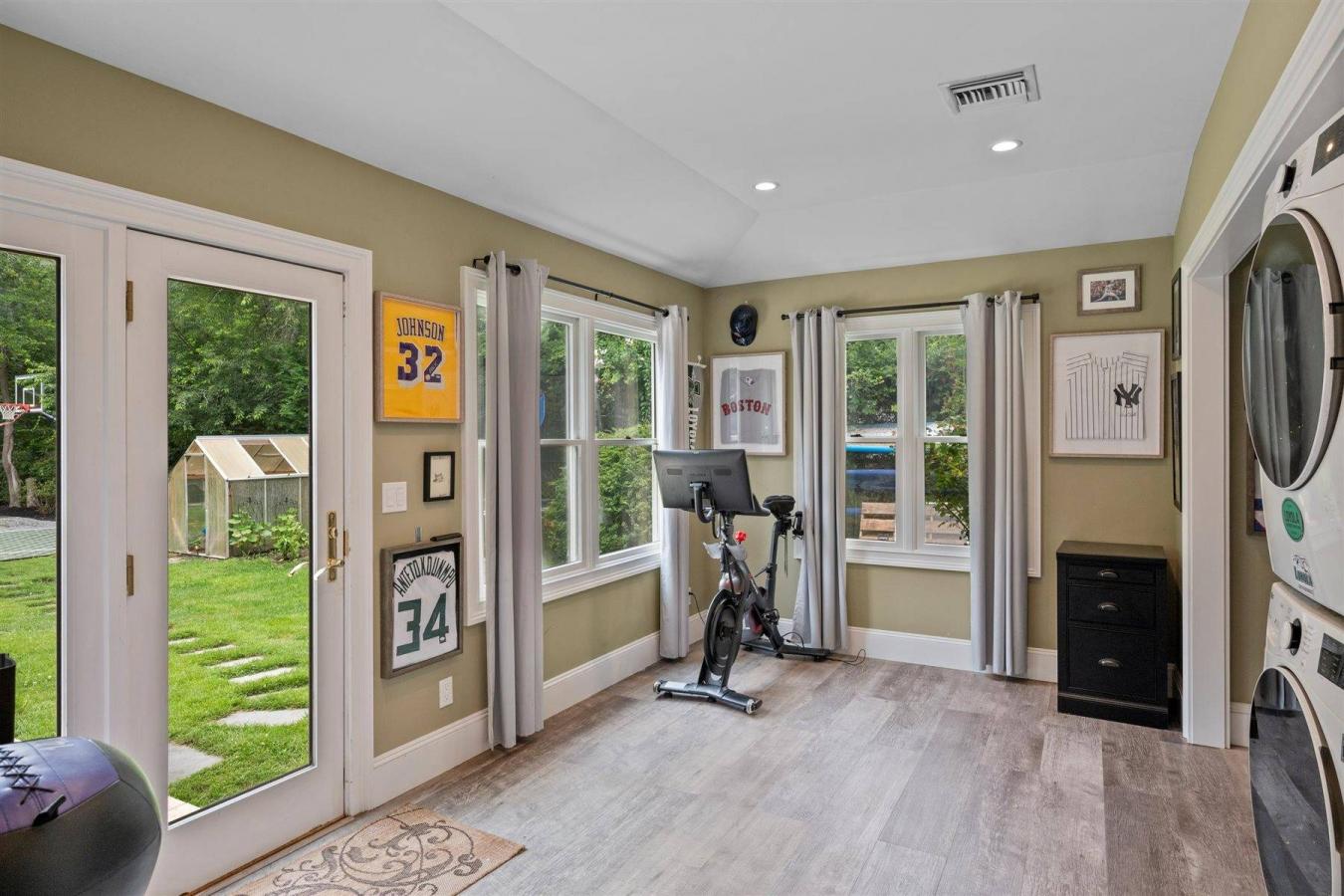 East Quogue, New York, 11942, United States, 3 Bedrooms Bedrooms, ,2 BathroomsBathrooms,Residential,For Sale,1995198