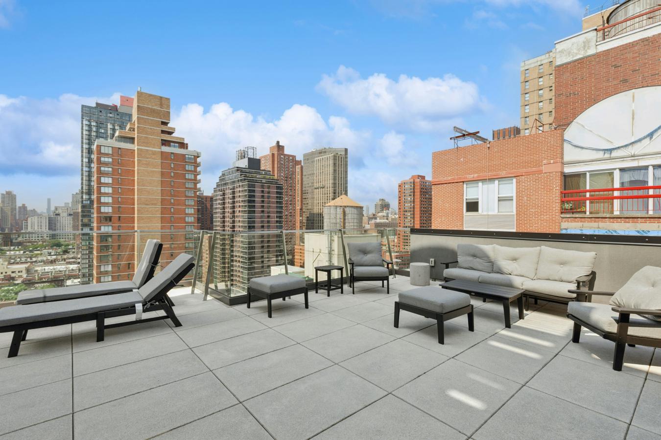 New York, New York, 10128, United States, 2 Bedrooms Bedrooms, ,2 BathroomsBathrooms,Residential,For Sale,1995197