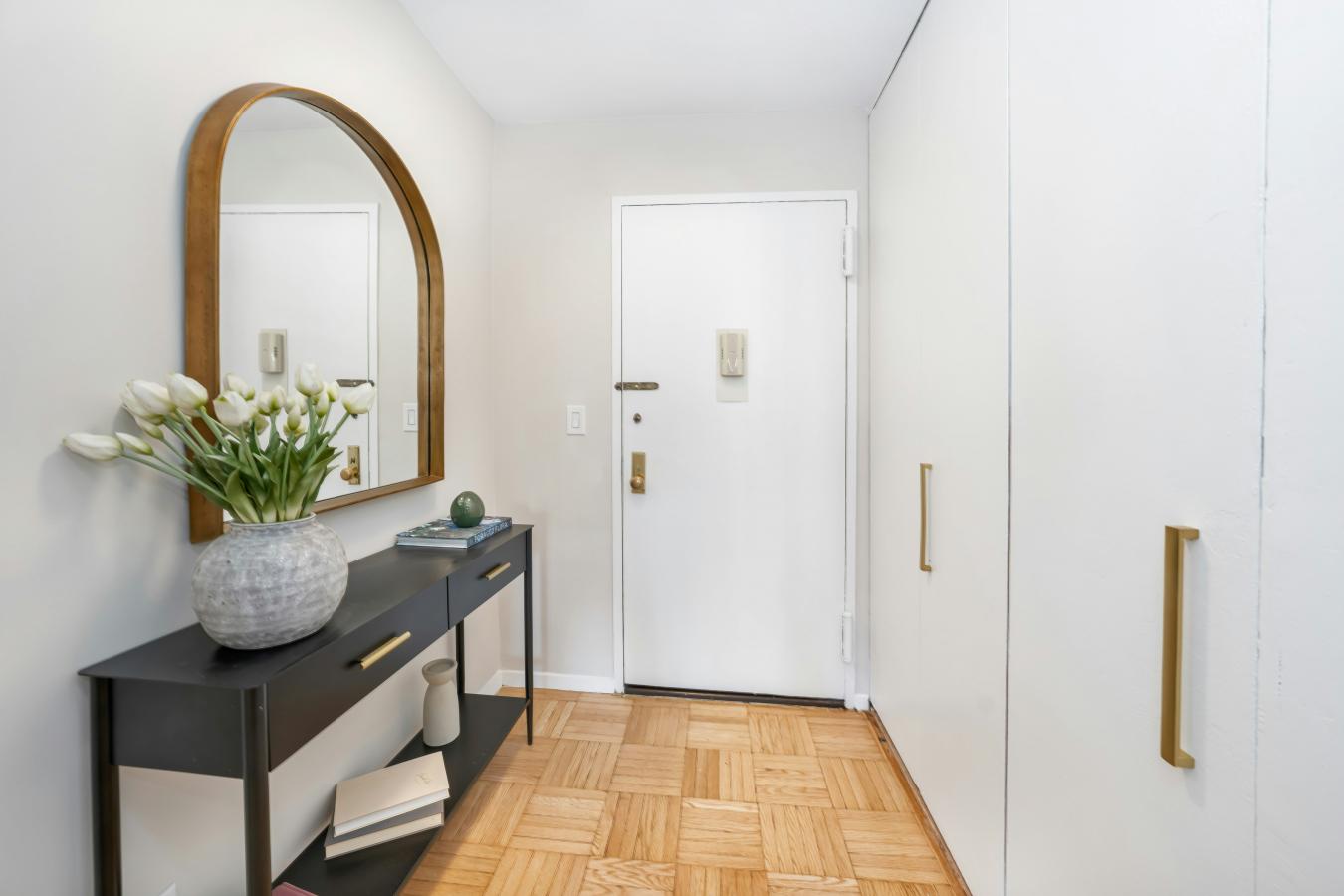 New York, New York, 10023, United States, 1 Bedroom Bedrooms, ,2 BathroomsBathrooms,Residential,For Sale,1995196