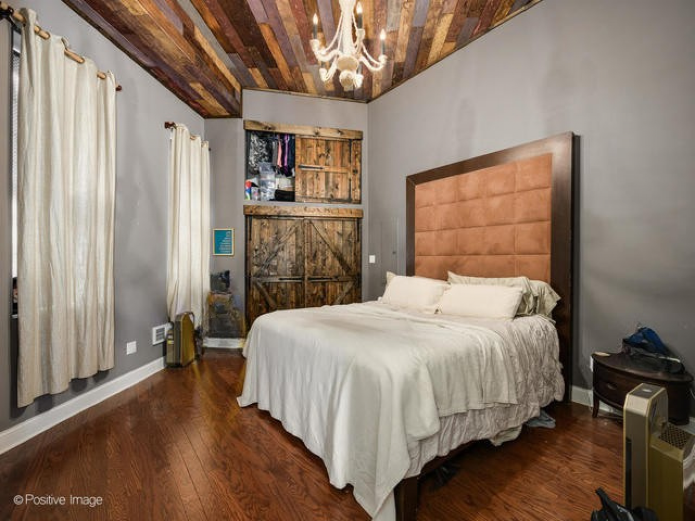 Chicago, Illinois, 60647, United States, 3 Bedrooms Bedrooms, ,2 BathroomsBathrooms,Residential,For Sale,1995520