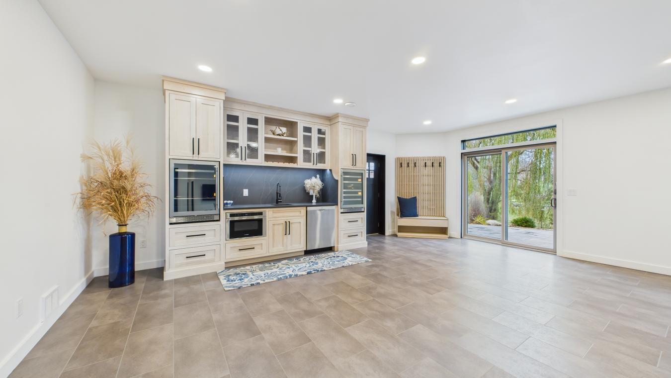 Sioux Falls, Lincoln, 57108, United States, 4 Bedrooms Bedrooms, ,3 BathroomsBathrooms,Residential,For Sale,1995512