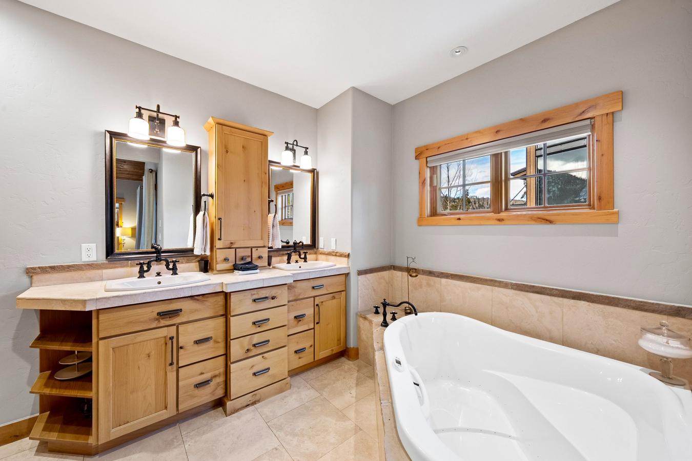 Frisco, Summit, 80443, United States, 4 Bedrooms Bedrooms, ,4 BathroomsBathrooms,Residential,For Sale,1995516