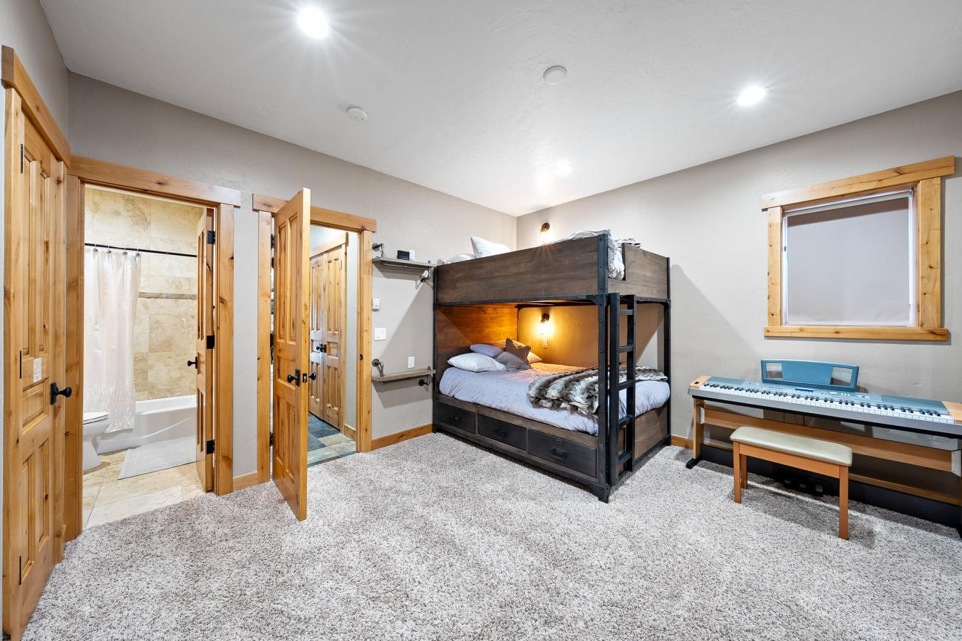 Frisco, Summit, 80443, United States, 4 Bedrooms Bedrooms, ,4 BathroomsBathrooms,Residential,For Sale,1995516