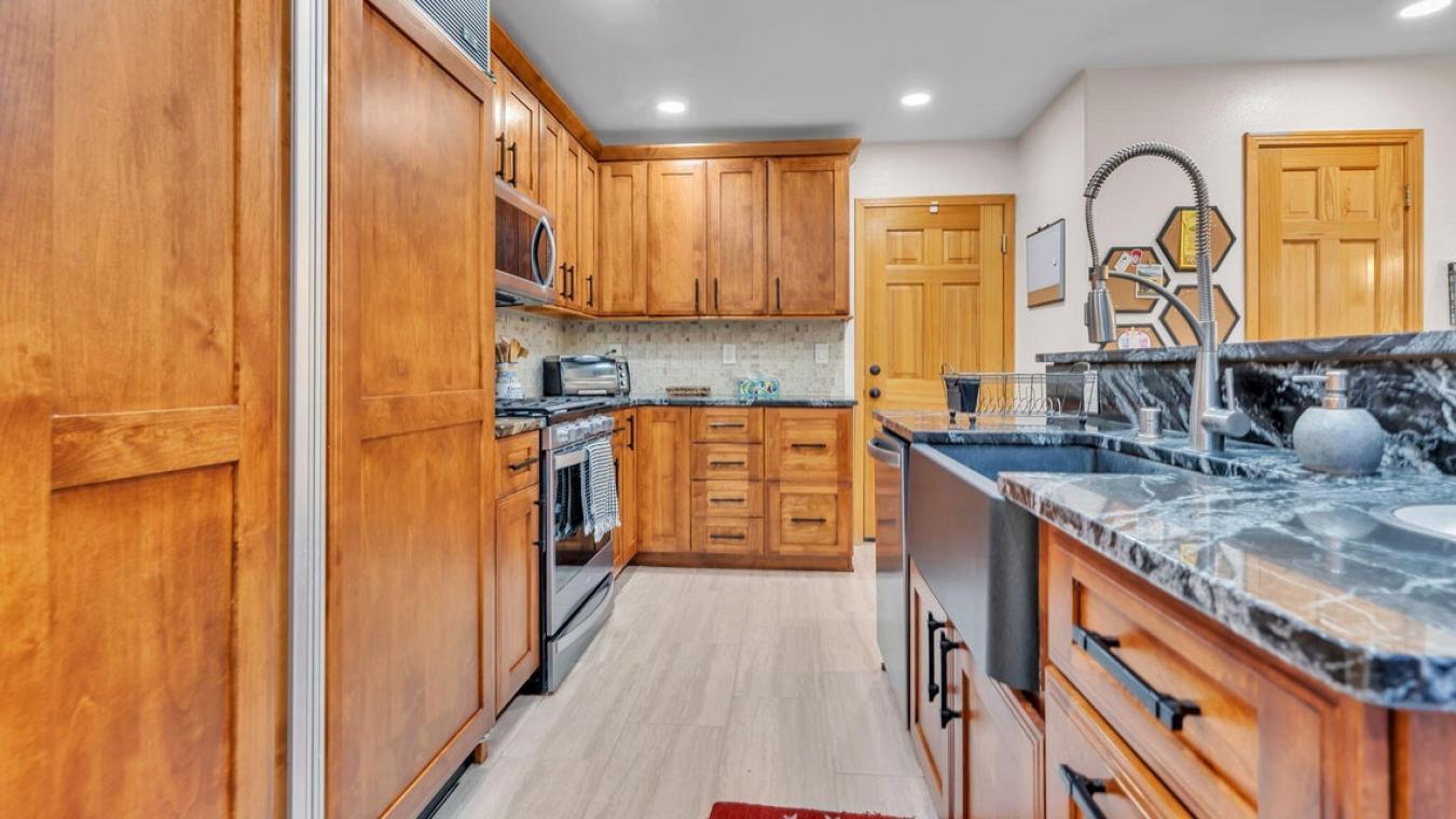 Albuquerque, Bernalillo, 87102, United States, 4 Bedrooms Bedrooms, ,3 BathroomsBathrooms,Residential,For Sale,1995513