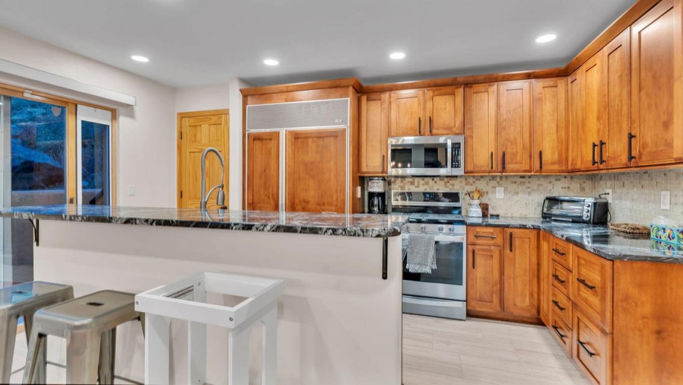 Albuquerque, Bernalillo, 87102, United States, 4 Bedrooms Bedrooms, ,3 BathroomsBathrooms,Residential,For Sale,1995513