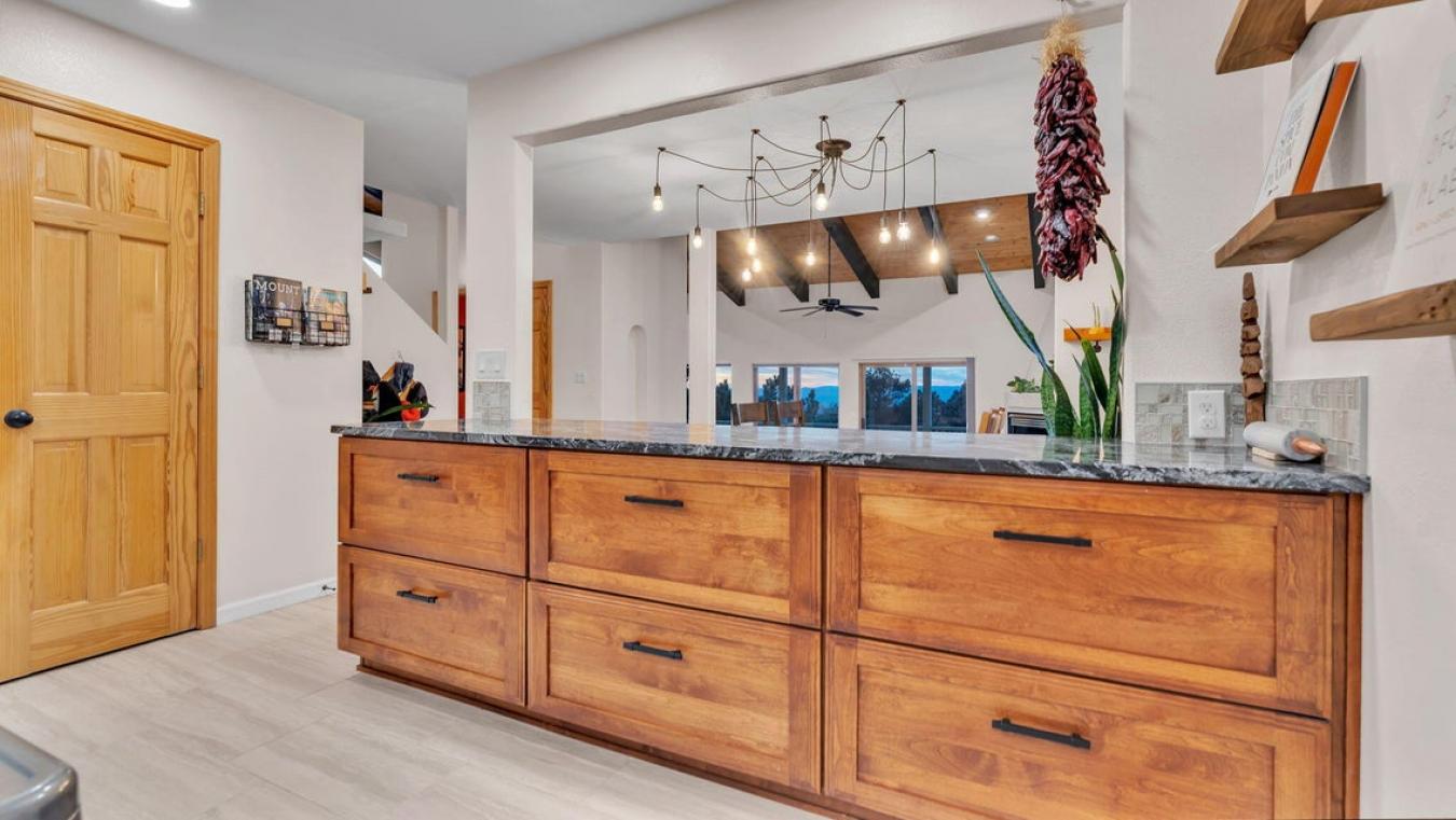 Albuquerque, Bernalillo, 87102, United States, 4 Bedrooms Bedrooms, ,3 BathroomsBathrooms,Residential,For Sale,1995513