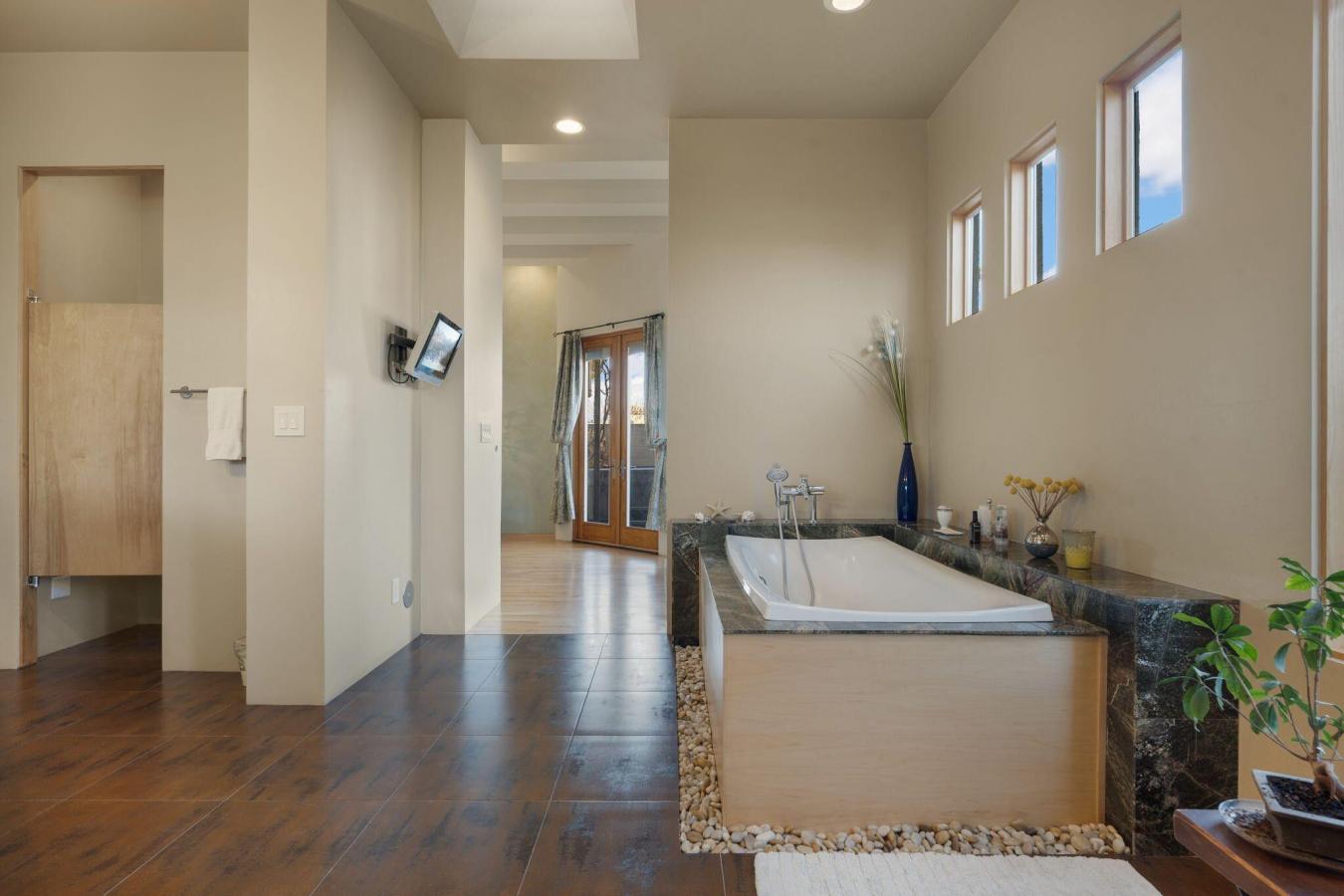 Albuquerque, Bernalillo, 87122, United States, 6 Bedrooms Bedrooms, ,4 BathroomsBathrooms,Residential,For Sale,1995514