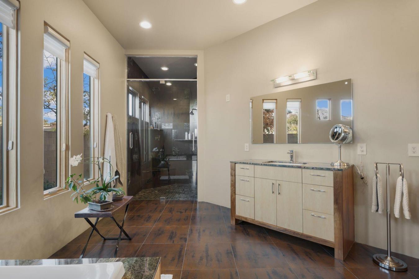 Albuquerque, Bernalillo, 87122, United States, 6 Bedrooms Bedrooms, ,4 BathroomsBathrooms,Residential,For Sale,1995514