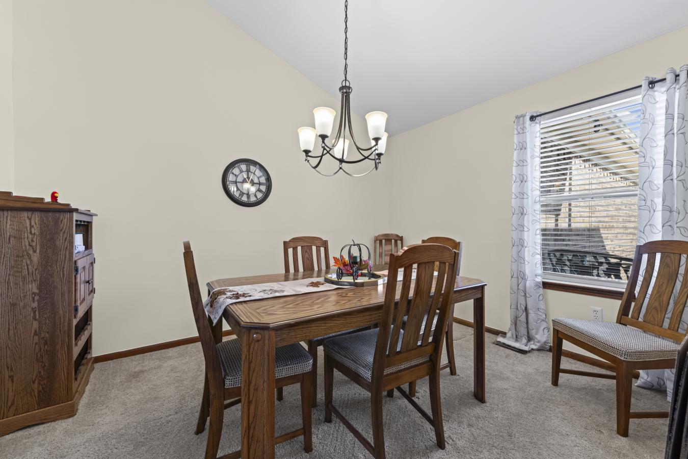 Beautiful 3-bedroom, 3.5-bath ranch in a quiet, well-kept neighborhood – image 8