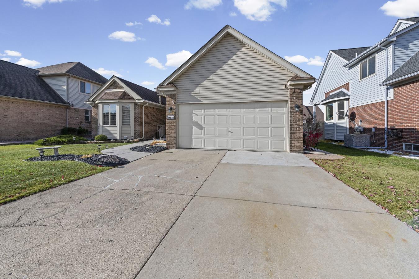 Beautiful 3-bedroom, 3.5-bath ranch in a quiet, well-kept neighborhood – image 2