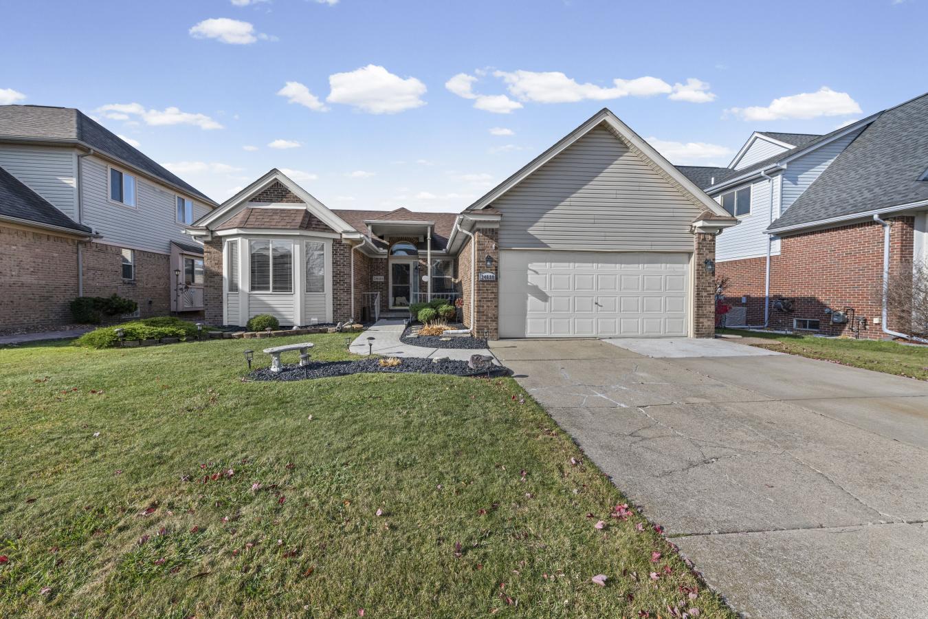 Beautiful 3-bedroom, 3.5-bath ranch in a quiet, well-kept neighborhood – image 4