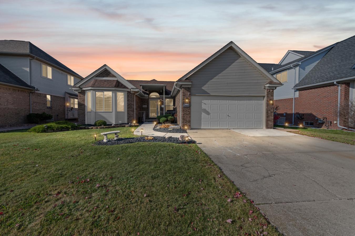 Beautiful 3-bedroom, 3.5-bath ranch in a quiet, well-kept neighborhood – image 1
