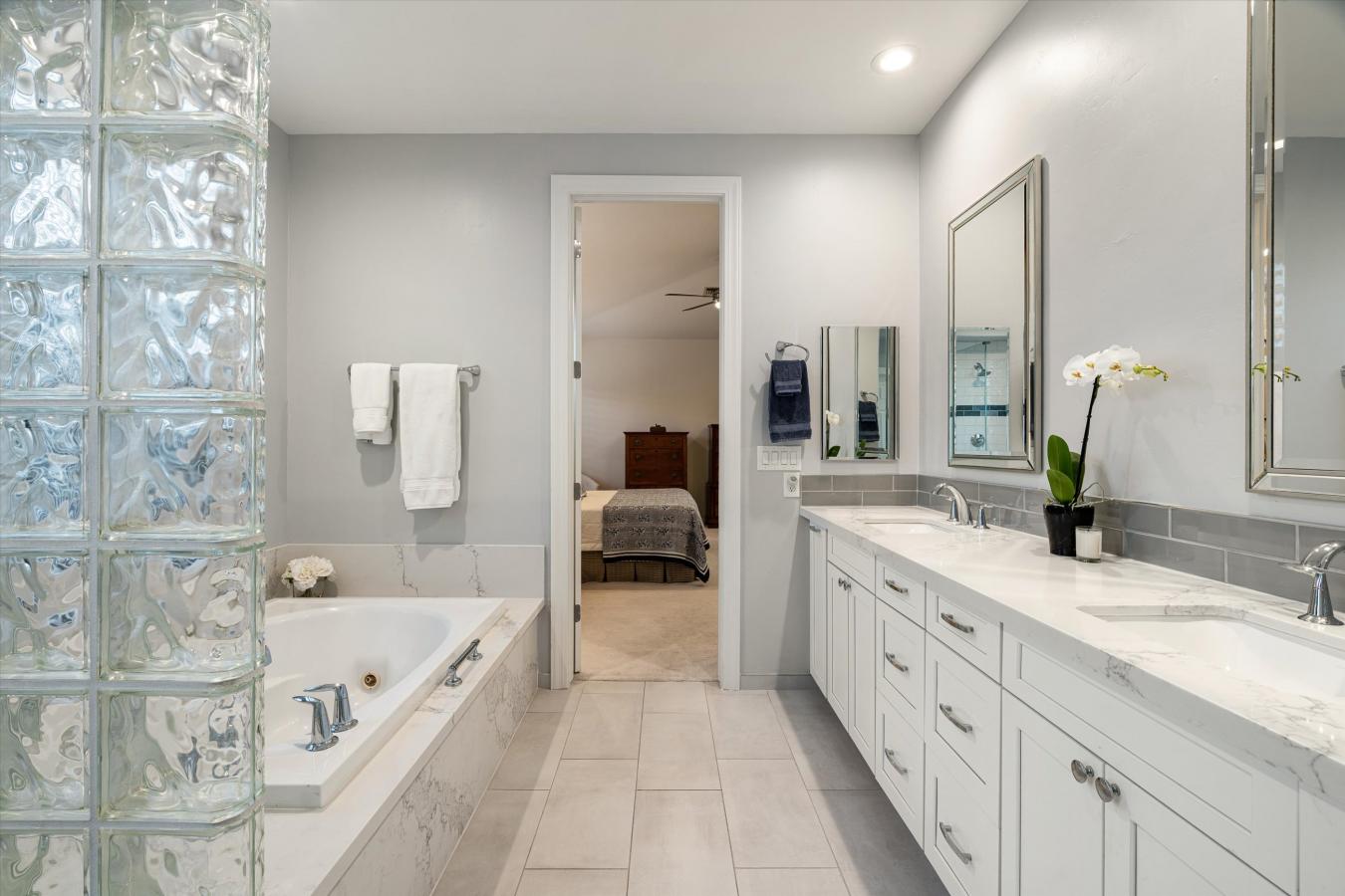 Scottsdale, Maricopa, 85260, United States, 4 Bedrooms Bedrooms, ,3 BathroomsBathrooms,Residential,For Sale,1995506