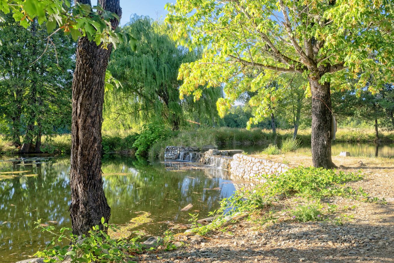 Cave Junction, Josephine, 97523, United States, 3 Bedrooms Bedrooms, ,2 BathroomsBathrooms,Residential,For Sale,1995508