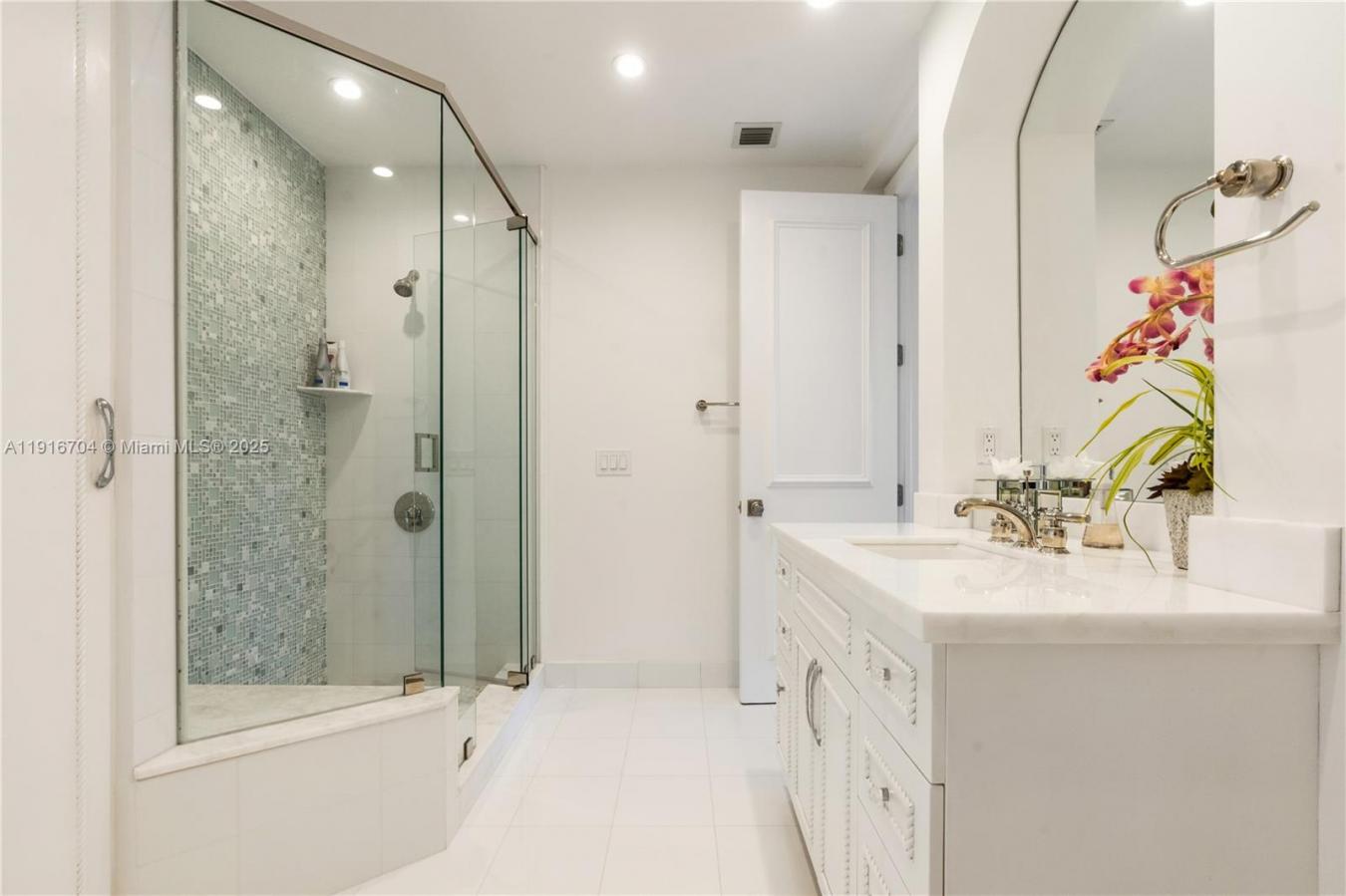 Fort Lauderdale, Broward County, 33305, United States, 3 Bedrooms Bedrooms, ,3 BathroomsBathrooms,Residential,For Sale,1996540