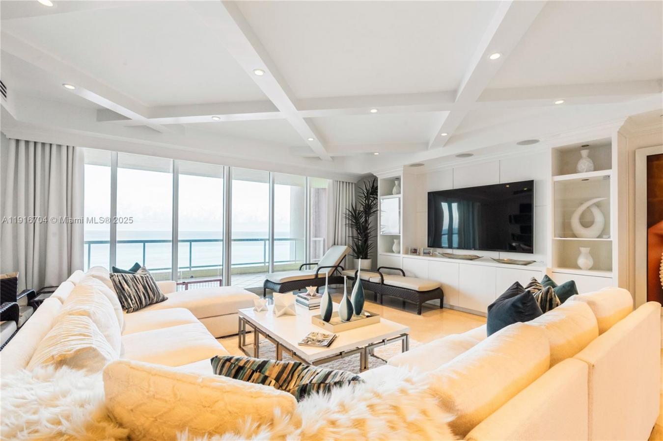 Fort Lauderdale, Broward County, 33305, United States, 3 Bedrooms Bedrooms, ,3 BathroomsBathrooms,Residential,For Sale,1996540