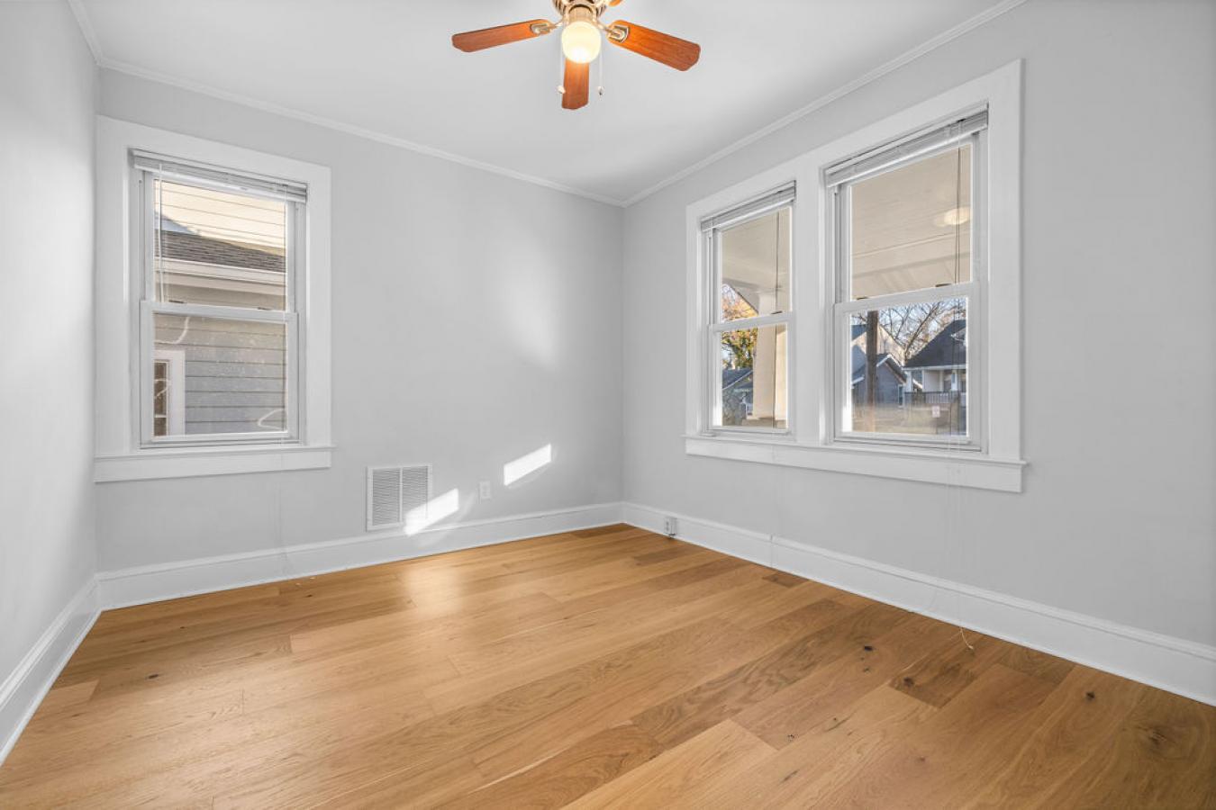 Hyattsville, Maryland, 20782, United States, 3 Bedrooms Bedrooms, ,3 BathroomsBathrooms,Residential,For Sale,1996542