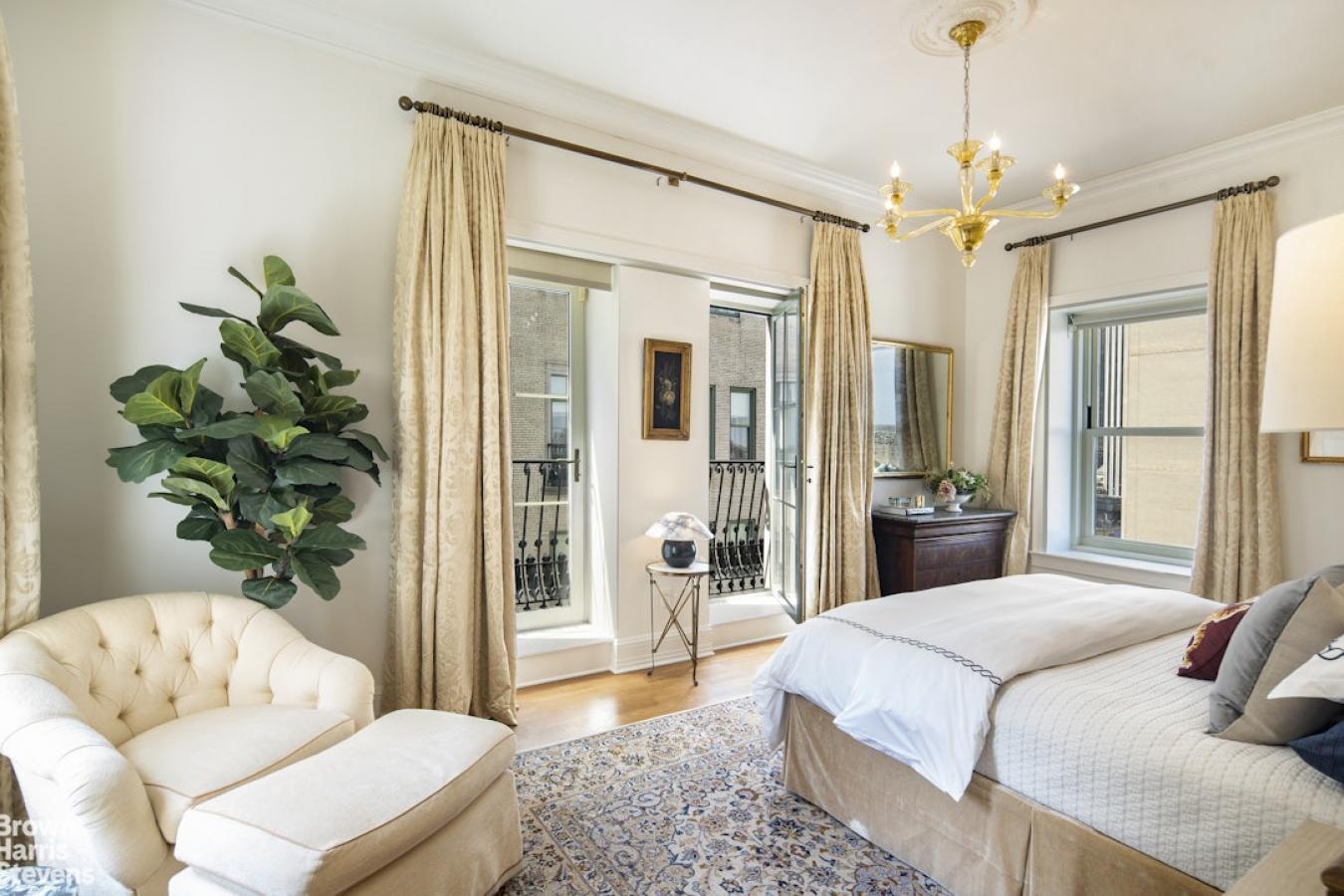 New York, New York, 10019, United States, 4 Bedrooms Bedrooms, ,4 BathroomsBathrooms,Residential,For Sale,1995502