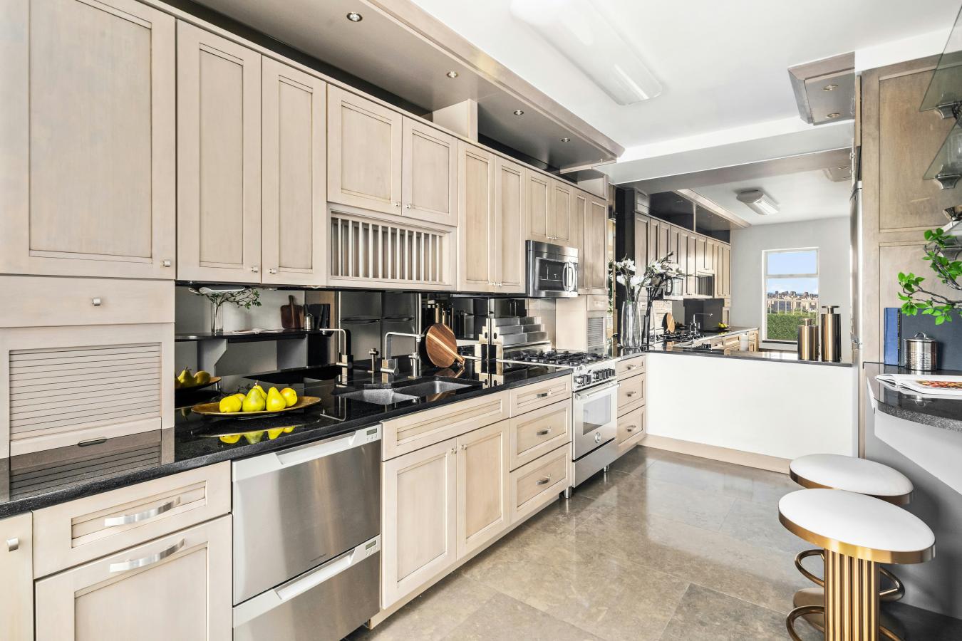 New York, New York, 10021, United States, 2 Bedrooms Bedrooms, ,2 BathroomsBathrooms,Residential,For Sale,1995498