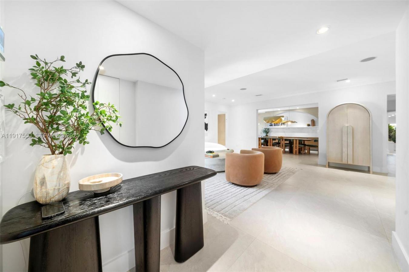 Miami Beach, Florida, 33140, United States, 4 Bedrooms Bedrooms, ,3 BathroomsBathrooms,Residential,For Sale,1997858