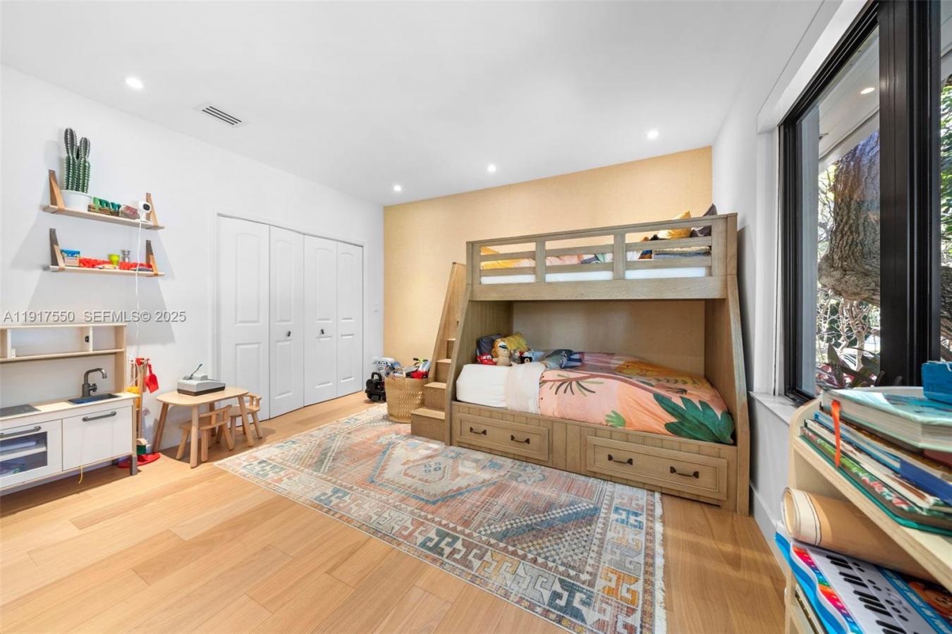 Miami Beach, Florida, 33140, United States, 4 Bedrooms Bedrooms, ,3 BathroomsBathrooms,Residential,For Sale,1997858