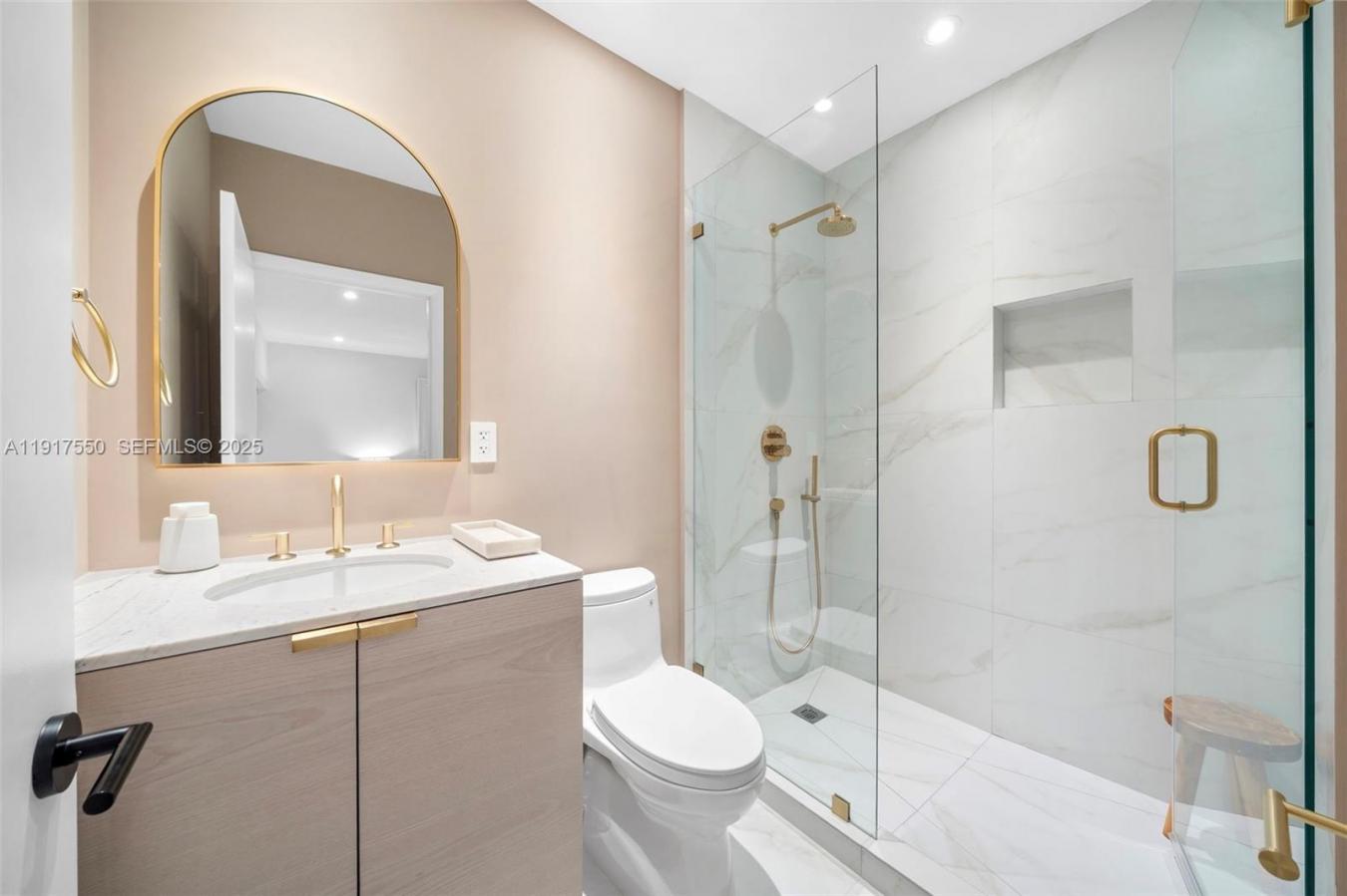 Miami Beach, Florida, 33140, United States, 4 Bedrooms Bedrooms, ,3 BathroomsBathrooms,Residential,For Sale,1997858