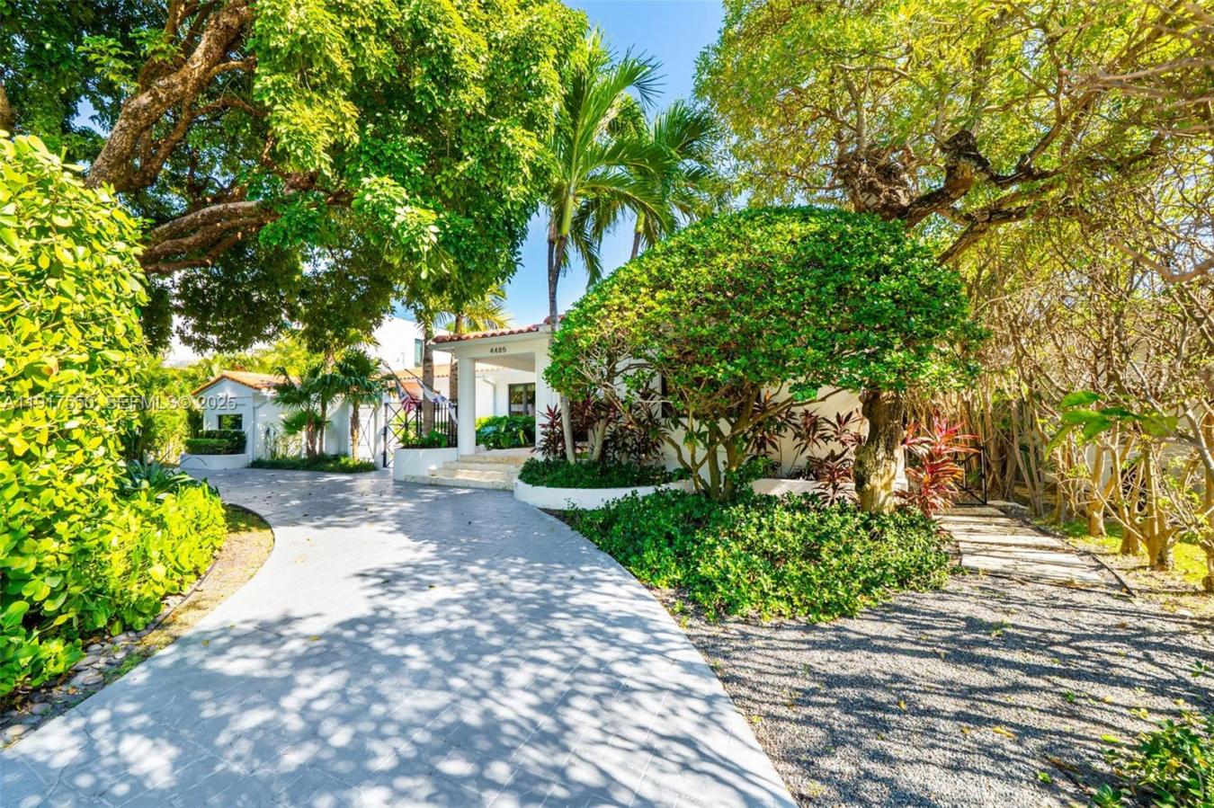 Miami Beach, Florida, 33140, United States, 4 Bedrooms Bedrooms, ,3 BathroomsBathrooms,Residential,For Sale,1997858